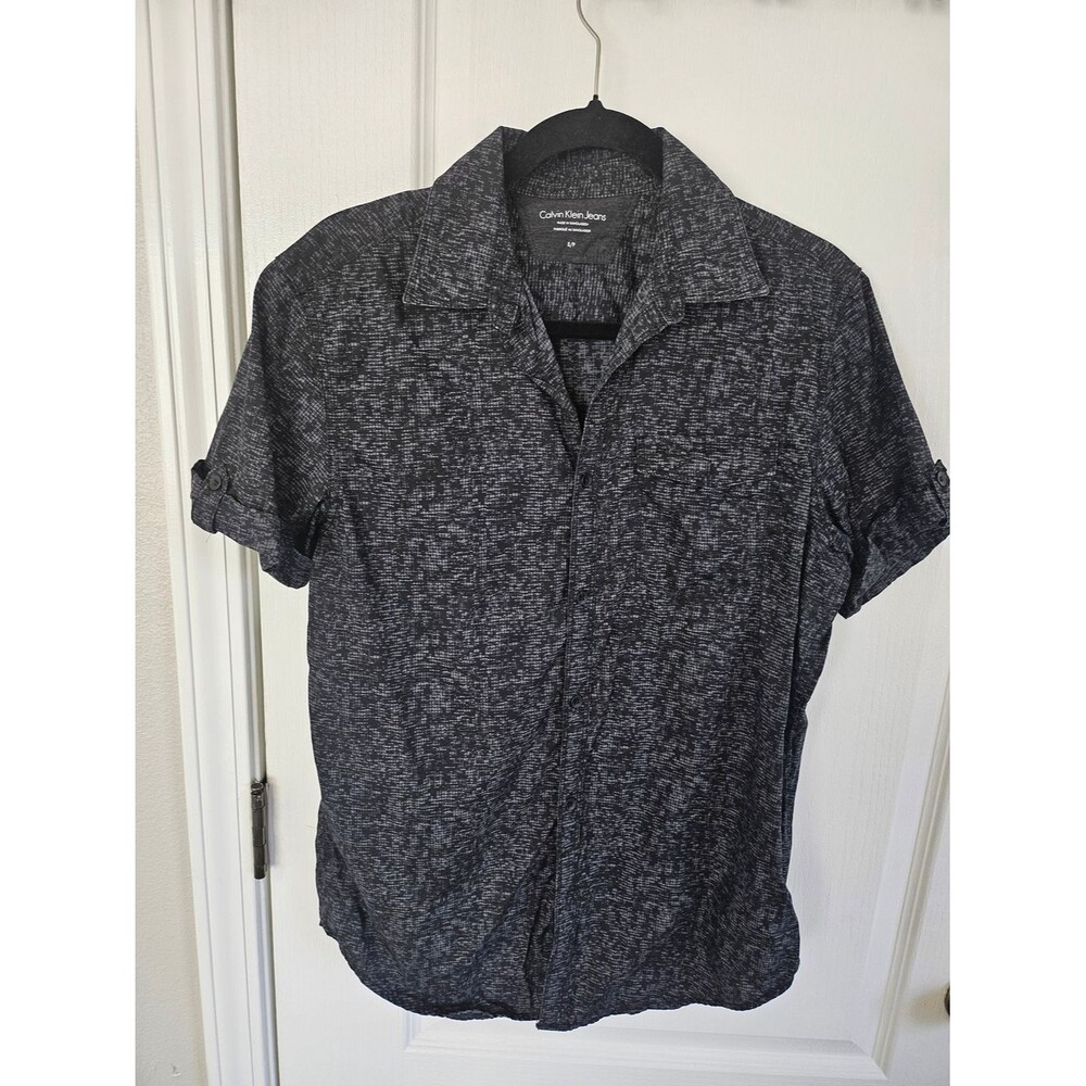 Calvin Klein Jeans Men's Charcoal Heather Short-Sleeve Button-Down Shirt